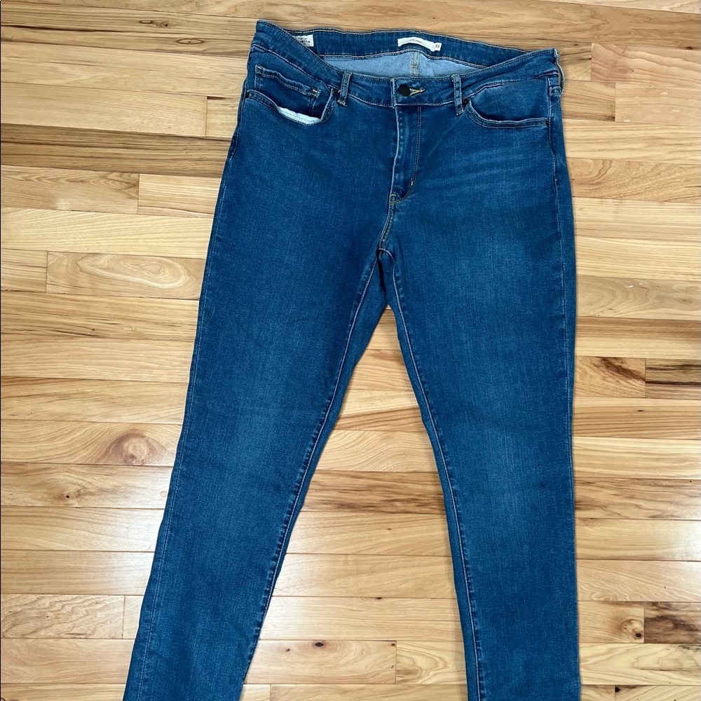 Levi 711 Skinny Big E